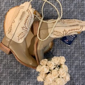 Lucchese women’s boots- NWT